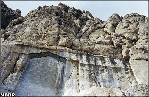 اكتشاف صخور منحوتة تعود الى حقبة الامبراطورية الآشورية في ايران 000py3gz